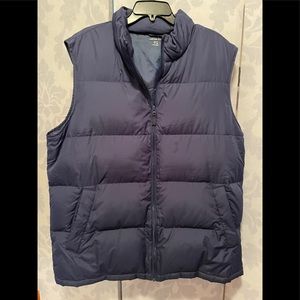 Men’s navy down vest